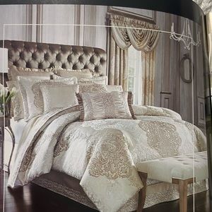 Queens New York Bedding.King Size.Window Treatments also as shown in picture
